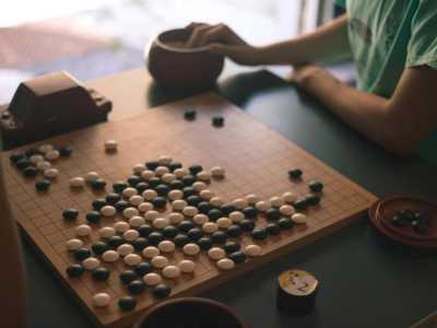 Fino allo scorso 27 gennaio Go rimaneva l�unico gioco di strategia in cui l�uomo era sempre riuscito a battere il computer